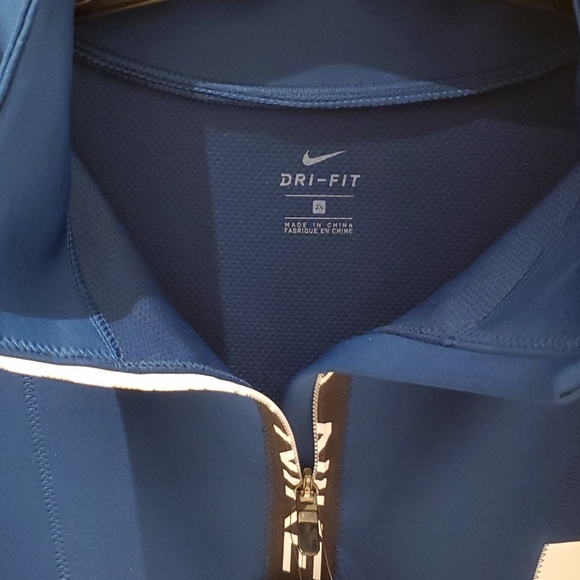 SOLD! Nike Pro NWT Plus Size Dri-Fit Fleece Jacket - Picture 9 of 12